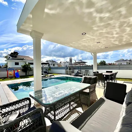 Villa Lotus *